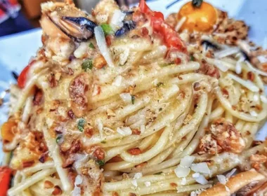 spaghetti cozze taralli e pomodorini