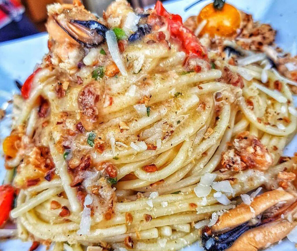 spaghetti Li Galli pomodorini e cozze