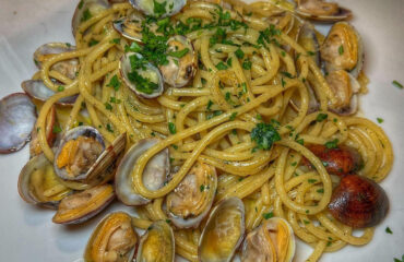 spaghetti alle vongole trattoria o scarpariello