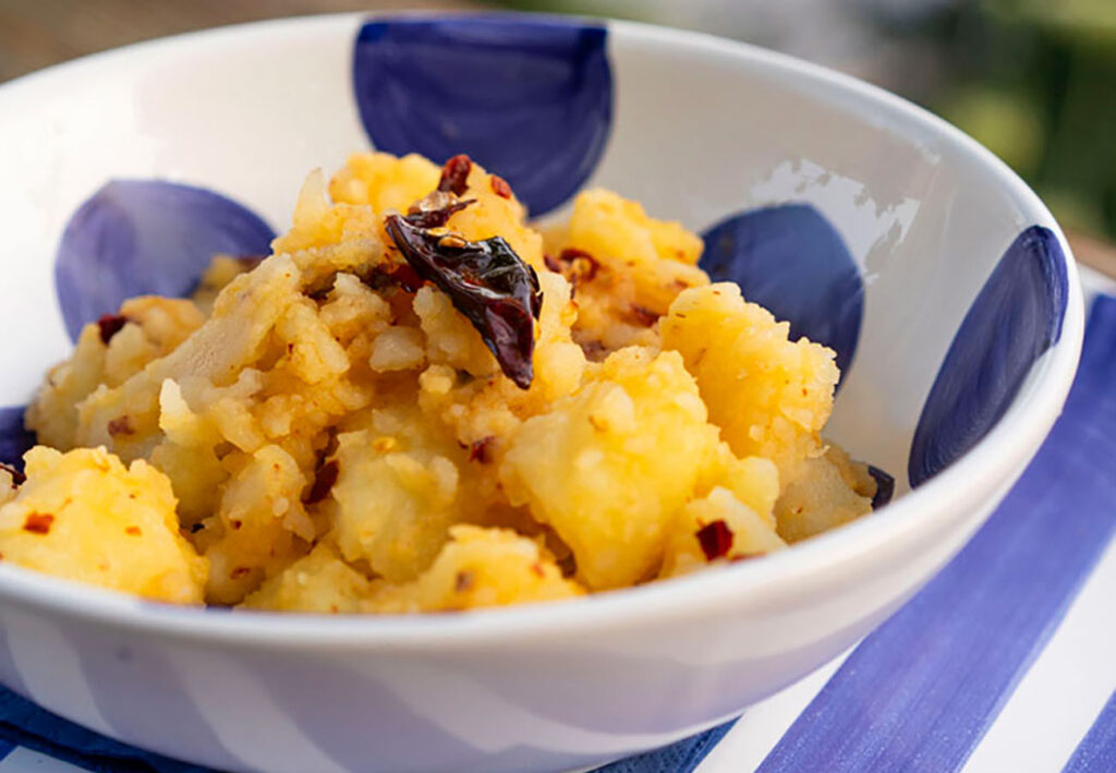 tutti pazzi per le patate cunzate di Montalbano, sapori antichi siciliani