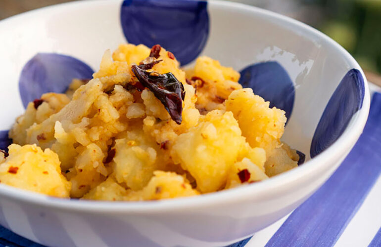 tutti pazzi per le patate cunzate di Montalbano, sapori antichi siciliani
