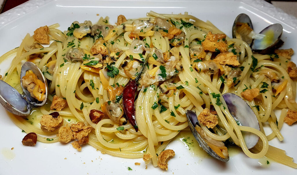 spaghetti vongole e tarallo