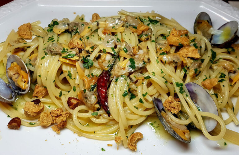 spaghetti vongole e tarallo