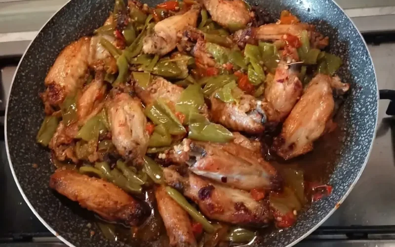 Ali di pollo ai peperoni