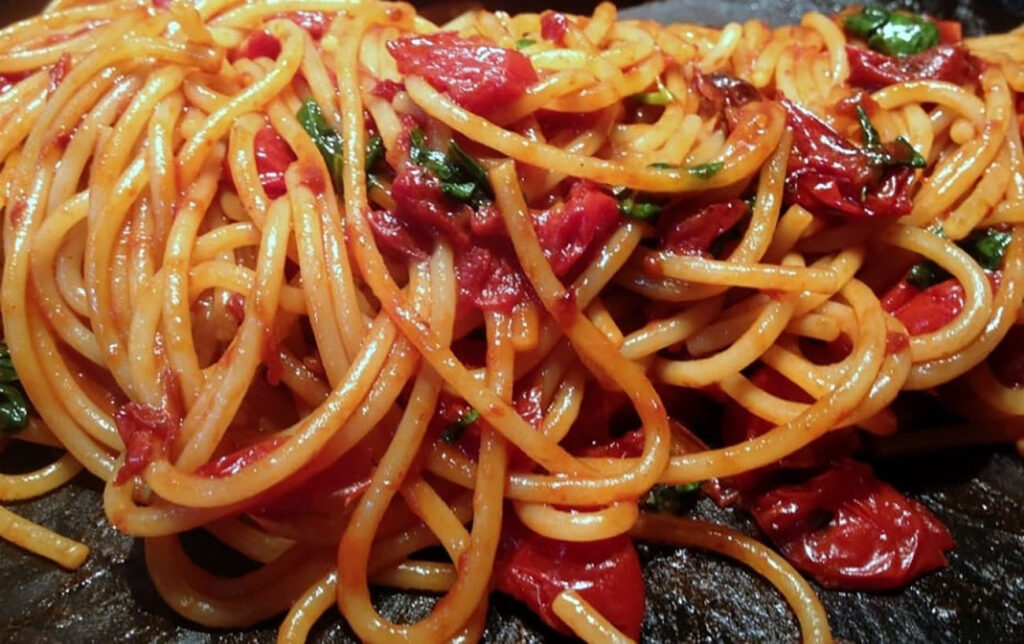 spaghetti al pomodoro bruciato