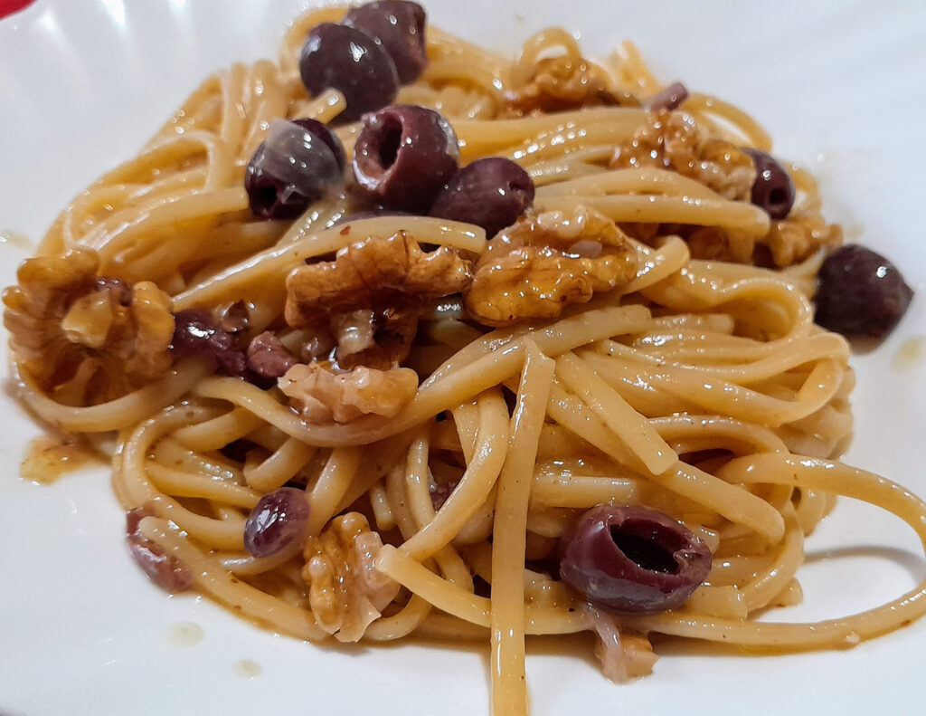 spaghetti olive e noci