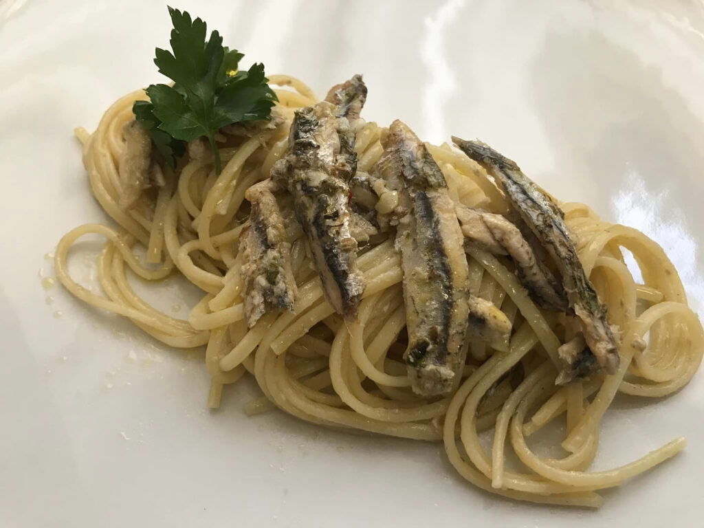 spaghetti con alici arraganate
