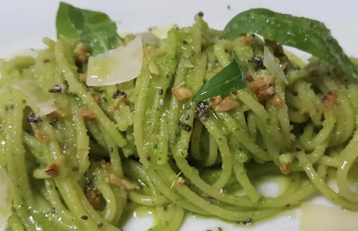 spaghetti con il pesto di rucola
