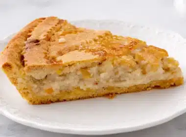 fetta di pastiera napoletana