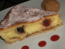 crostata con crema pasticcera e amerene
