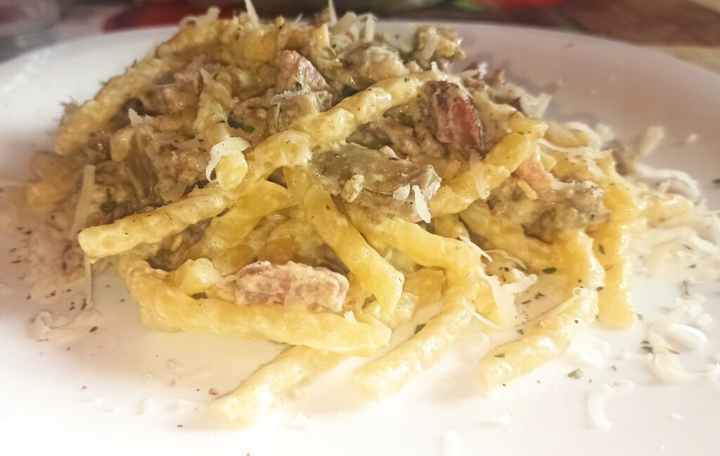 pasta al ragù di carciofi