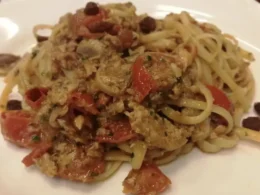 pasta eoliana la ricetta siciliana con tonno in scatola