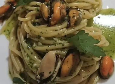 spaghetti con le cozze alla puteolana