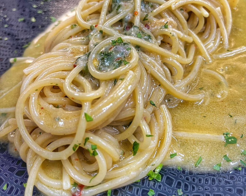 spaghetti aglio e olio scivolati