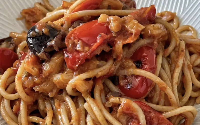 spaghetti con pomodorini e baccalà
