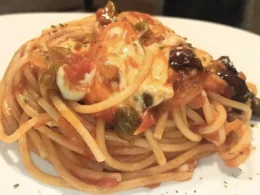 spaghetti olive e mozzarella