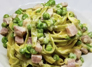 tagliolini panna piselli e prosciutto