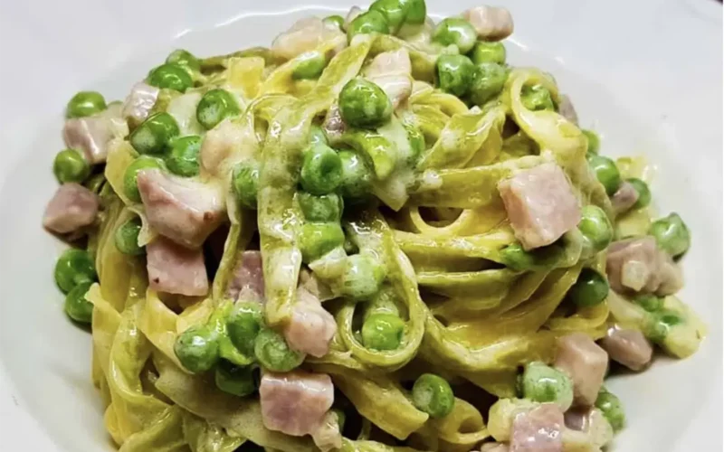 tagliolini panna piselli e prosciutto