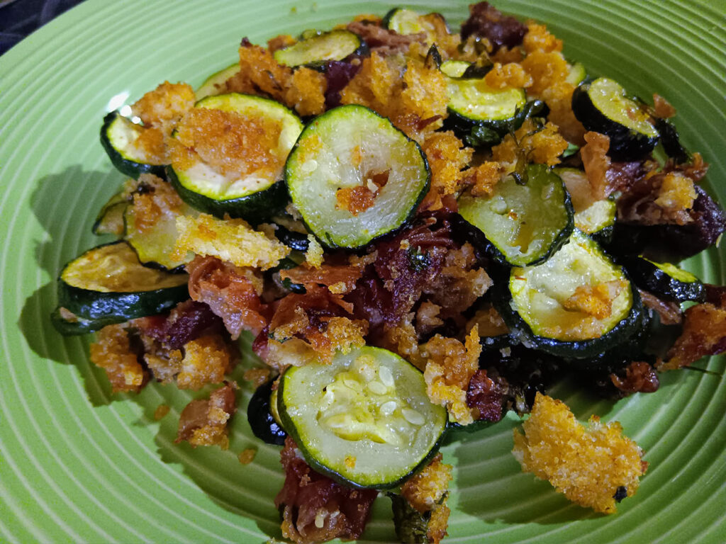 zucchine con mollica di pane e prosciutto