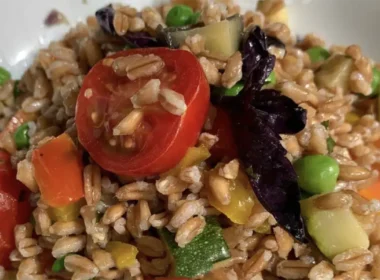 insalata di farro con caponata di verdure
