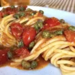 spaghetti pomodorini alici e capperi