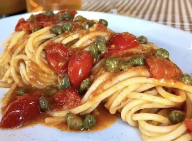 spaghetti pomodorini alici e capperi