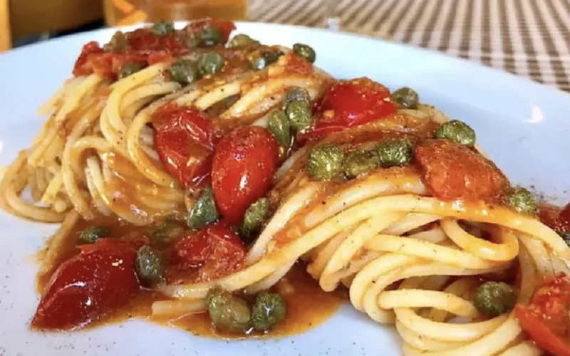 spaghetti pomodorini alici e capperi
