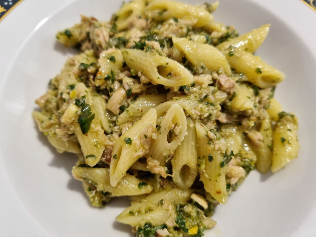pasta pesto di tonno e basilico