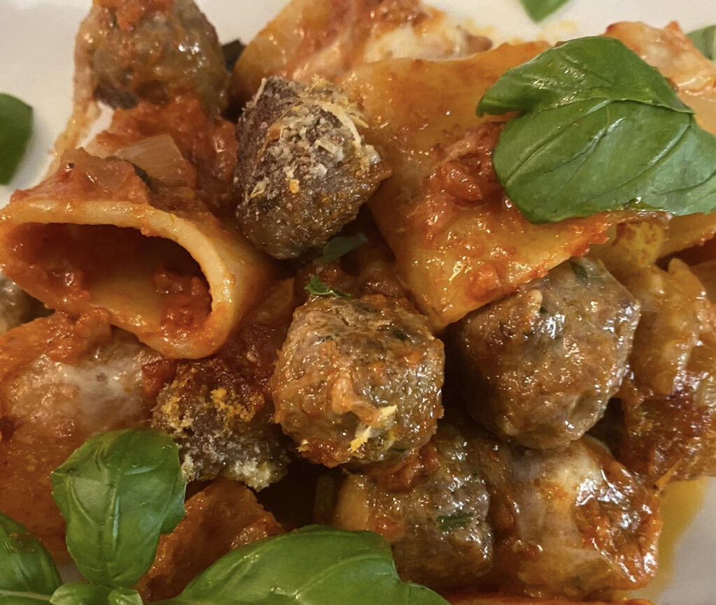 Paccheri al forno con polpettine e in salsa al mascarpone