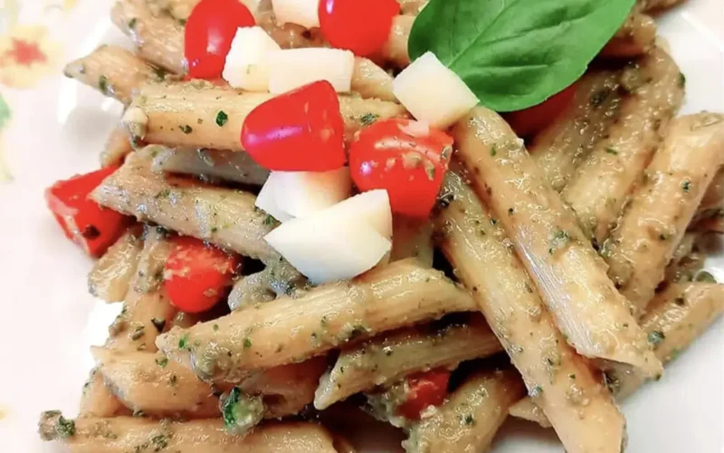 Penne al pesto di zucchine crude