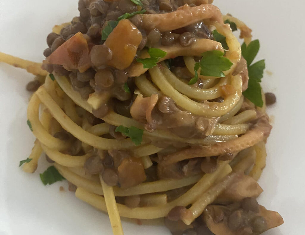 Spaghettoni con lenticchie moscardini e zafferano 1