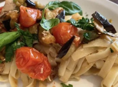 tagliatelle alici melanzane e pomodorini