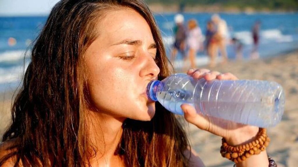 bere acqua