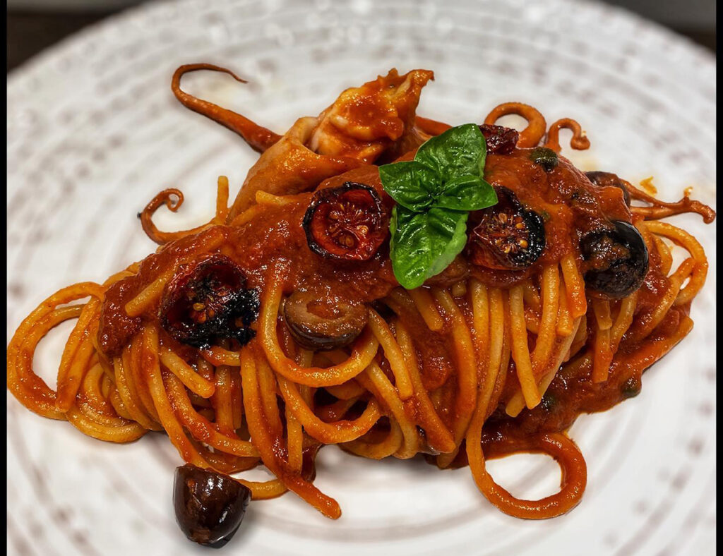 spaghetti con polipetti affogati