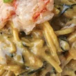 Pasta con zucchine, frutti di mare e gamberi