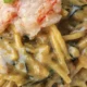 Pasta con zucchine, frutti di mare e gamberi