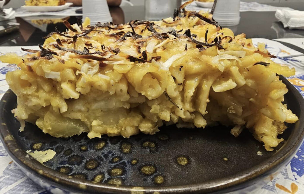 Pasta e patate con provola di bufala affumicata al forno.