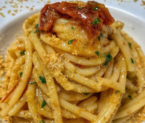 spaghetti aglio olio peperoncino e pomodorini