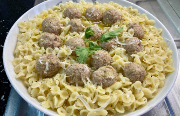 farfalline in brodo con polpettine