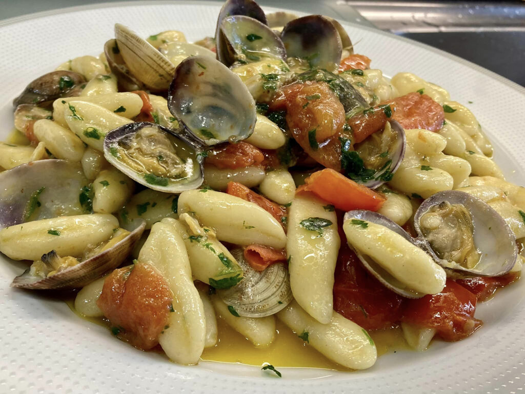 gnochetti sardi vongole e pomodorini