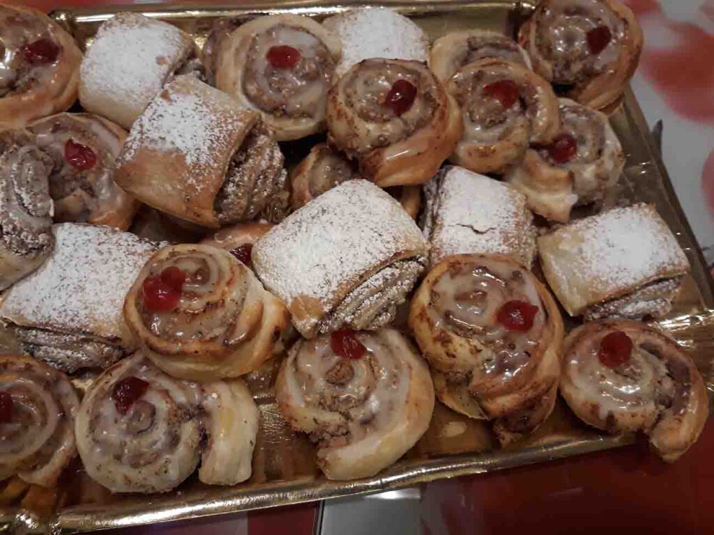 ventagli di pasta sfoglia con nocciole