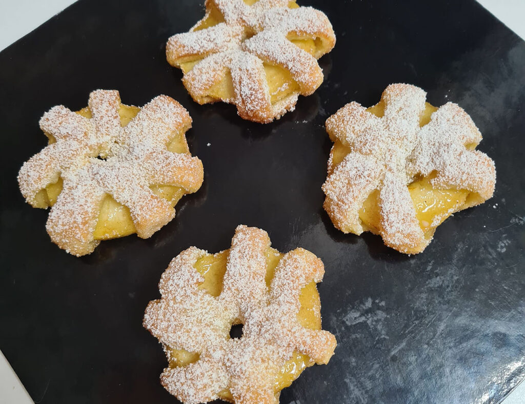 fiori di mele in sfoglia