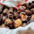 sbucciare castagne