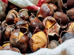 sbucciare castagne