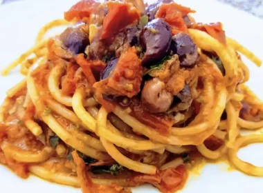 spaghetti alla puttanesca con tonno in scatola