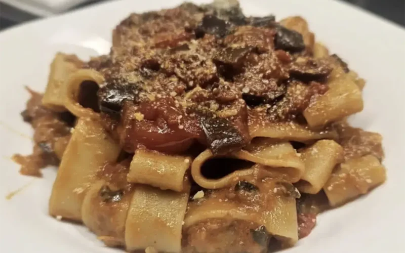 Pasta che mulignane a fungitiello