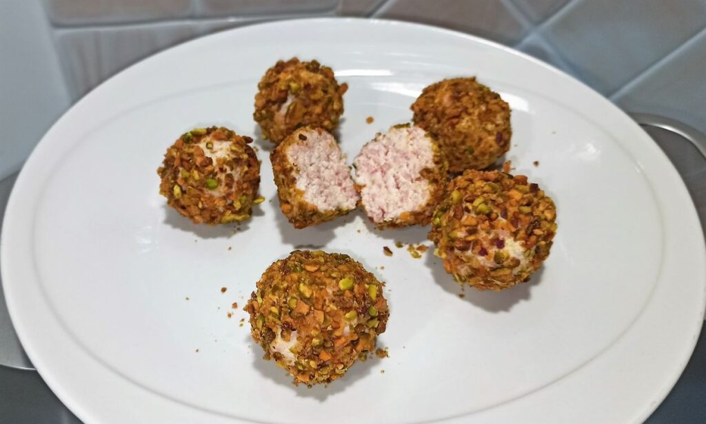 Sfere alla gricia, altro che pasta. Piccole dorate e irresistibili ...