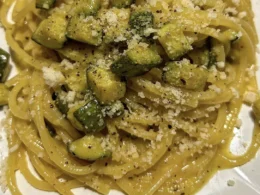 Carbonara d'estate con le zucchine