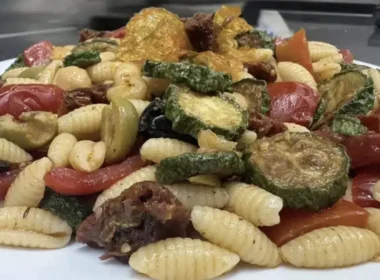 pasta estiva fredda con zucchine pomodori e ceci