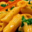 La pasta con la salsa ai peperoni